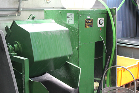 バレル研磨(振動バレル・回転バレル)